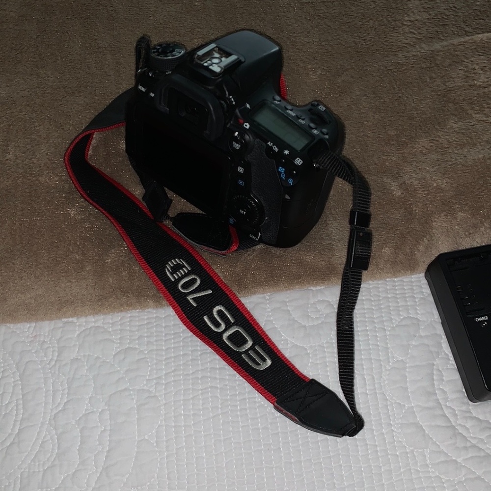 CANON EOS 70D DSLR BODY